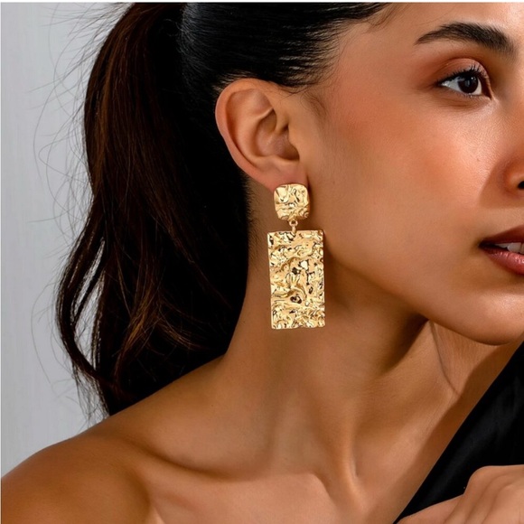 Fashion Nova Gold Hammered Square Drop Earrings - Picture 3 of 17